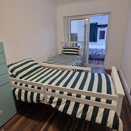 Comfort Sleep - Rooms With Shared Facilities Windsor Buitenkant foto