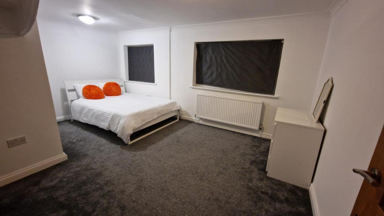 Comfort Sleep - Rooms With Shared Facilities Windsor Buitenkant foto