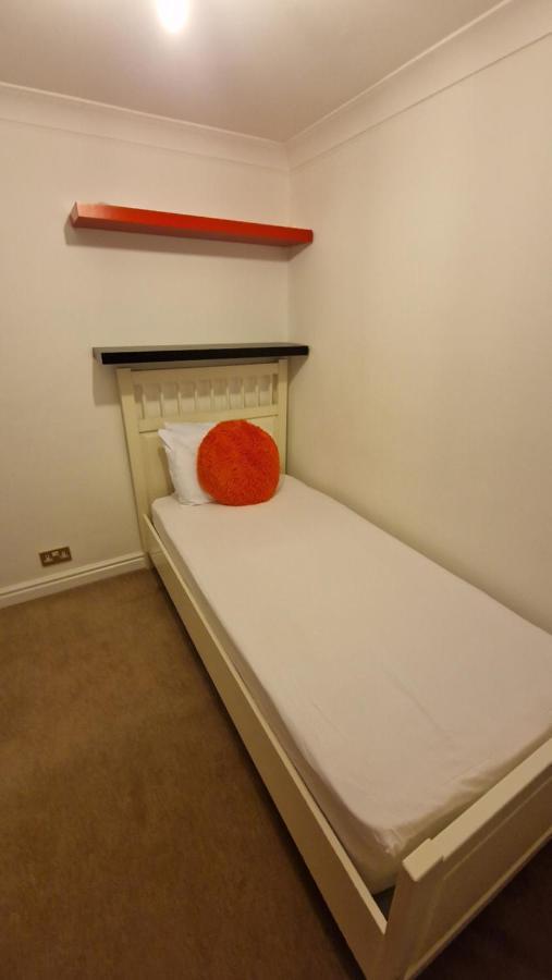 Comfort Sleep - Rooms With Shared Facilities Windsor Buitenkant foto