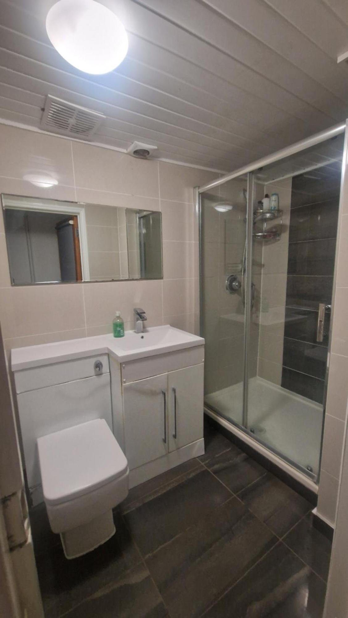 Comfort Sleep - Rooms With Shared Facilities Windsor Buitenkant foto